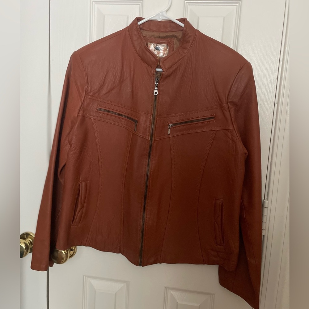 Puro cuero (Puré leather ).
Excellent condition